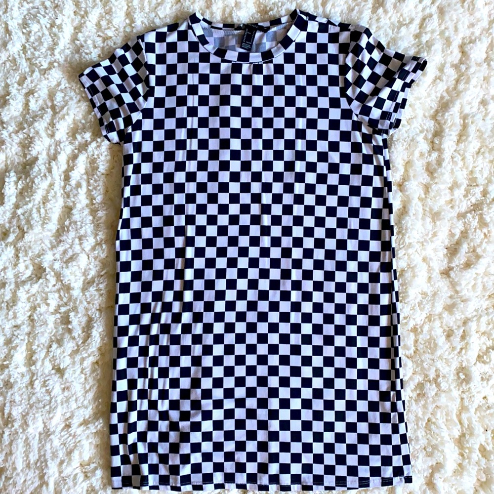 Size S B&W checkered shirt dress. NEVER WORN but tags taken off anyway.